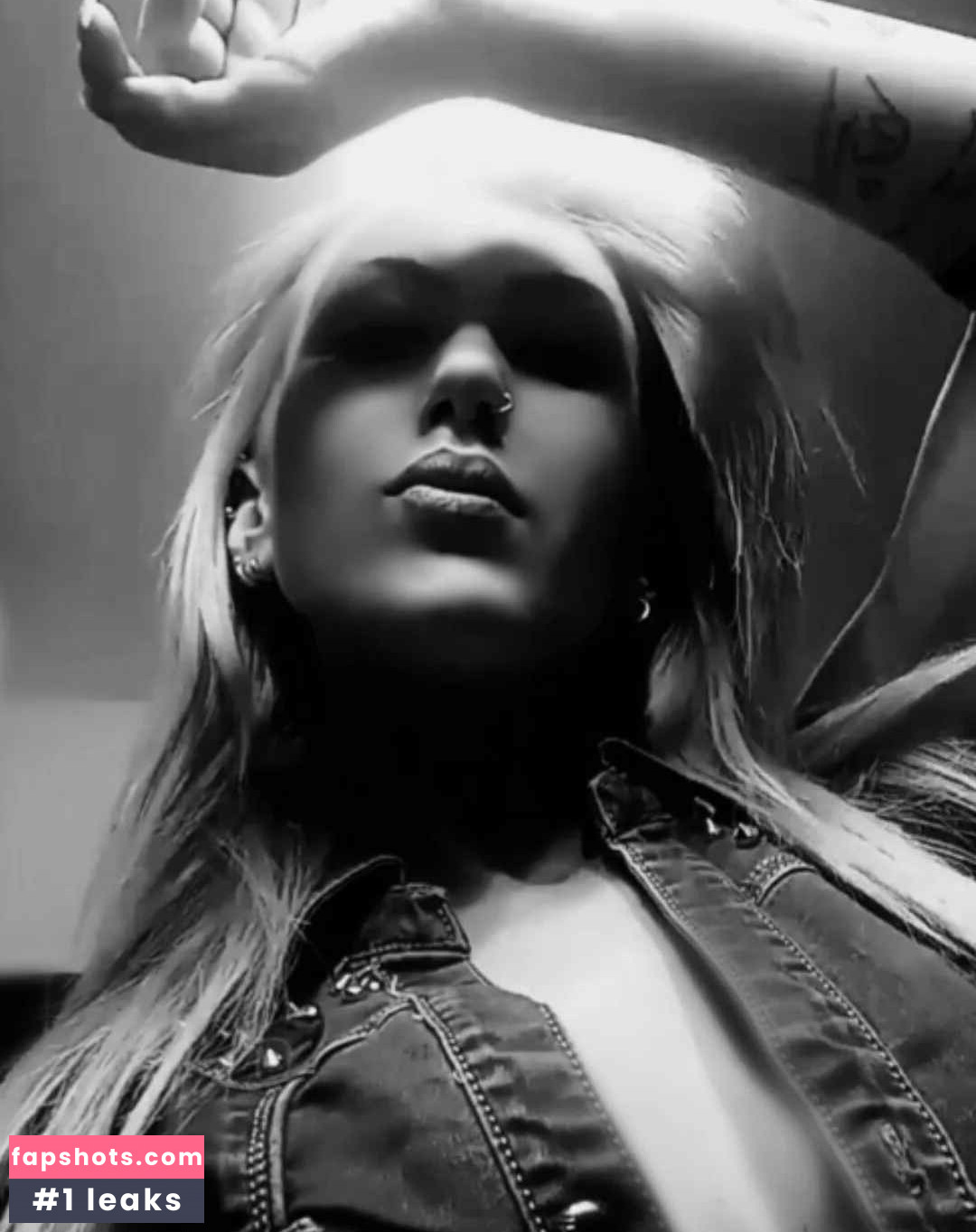 Suela Pahija gallery photo #2