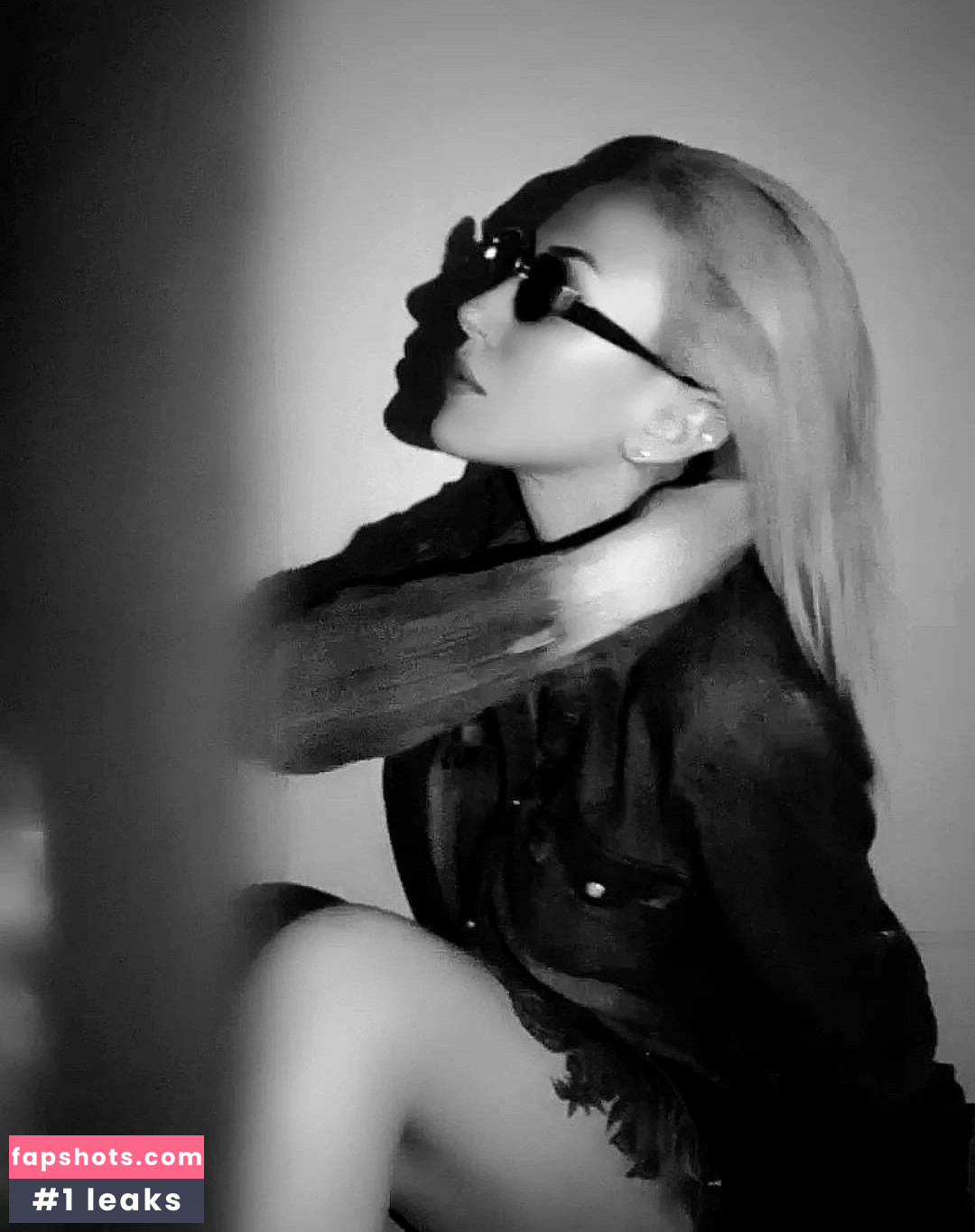 Suela Pahija gallery photo #16