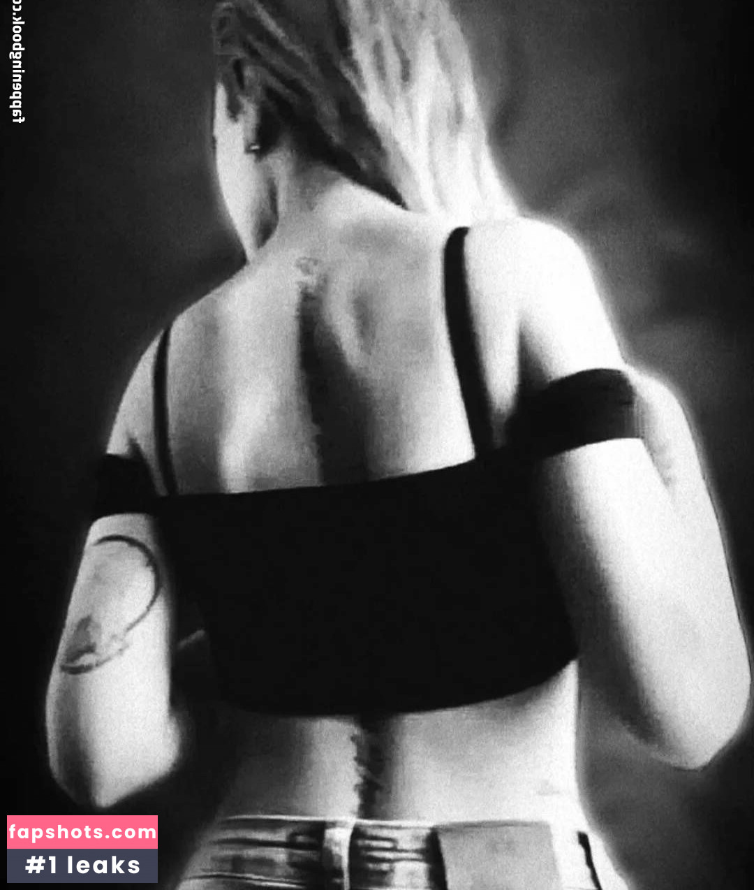 Suela Pahija gallery photo #23