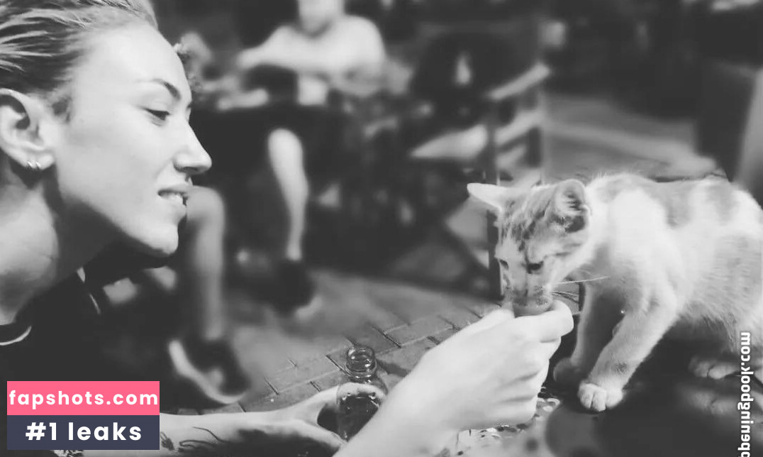 Suela Pahija gallery photo #24