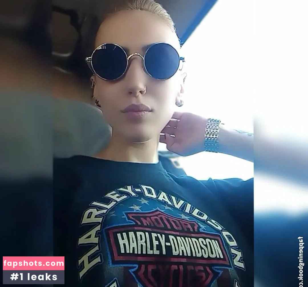 Suela Pahija gallery photo #27