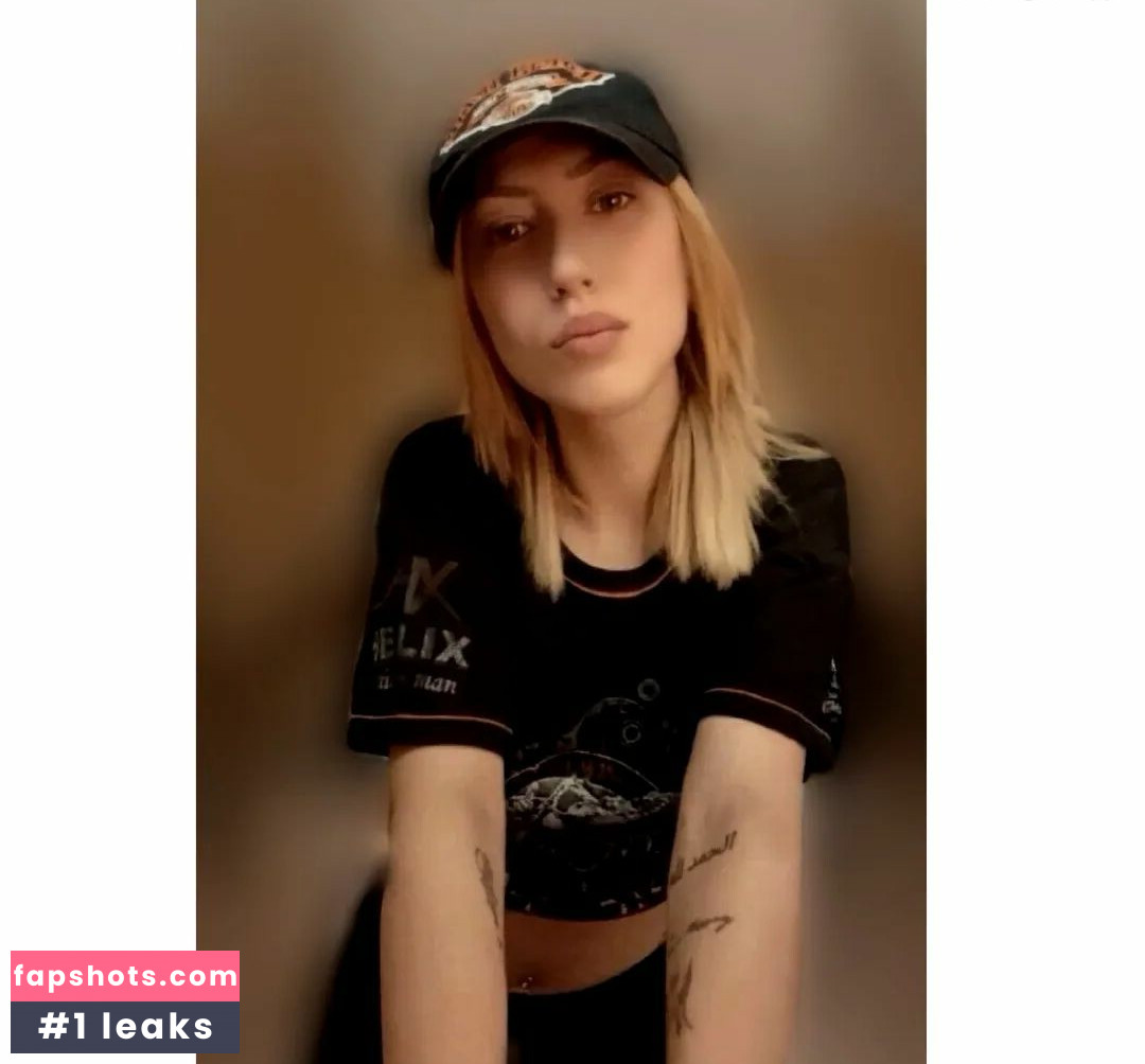 Suela Pahija gallery photo #33