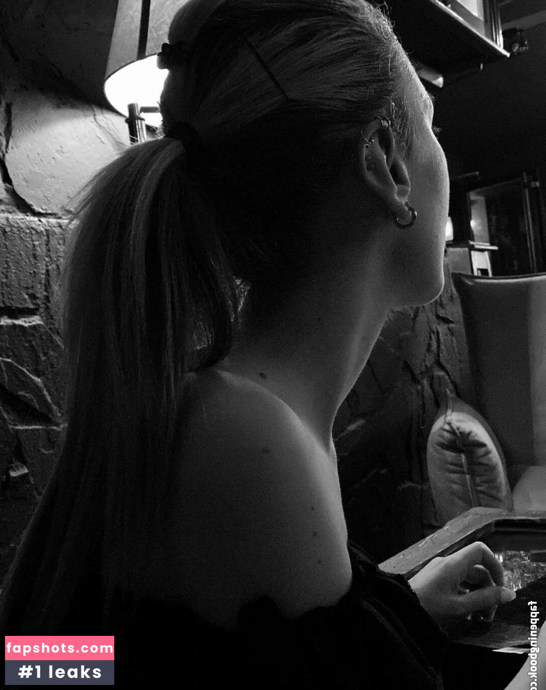 Suela Pahija gallery photo #10