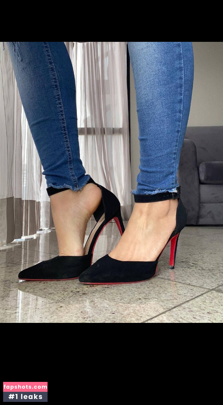 Suelyn Goncalves gallery photo #20