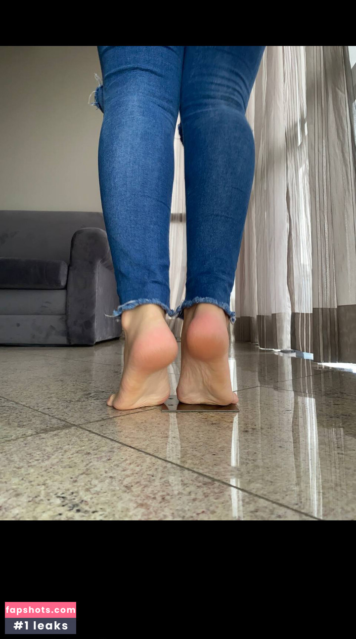 Suelyn Goncalves gallery photo #27