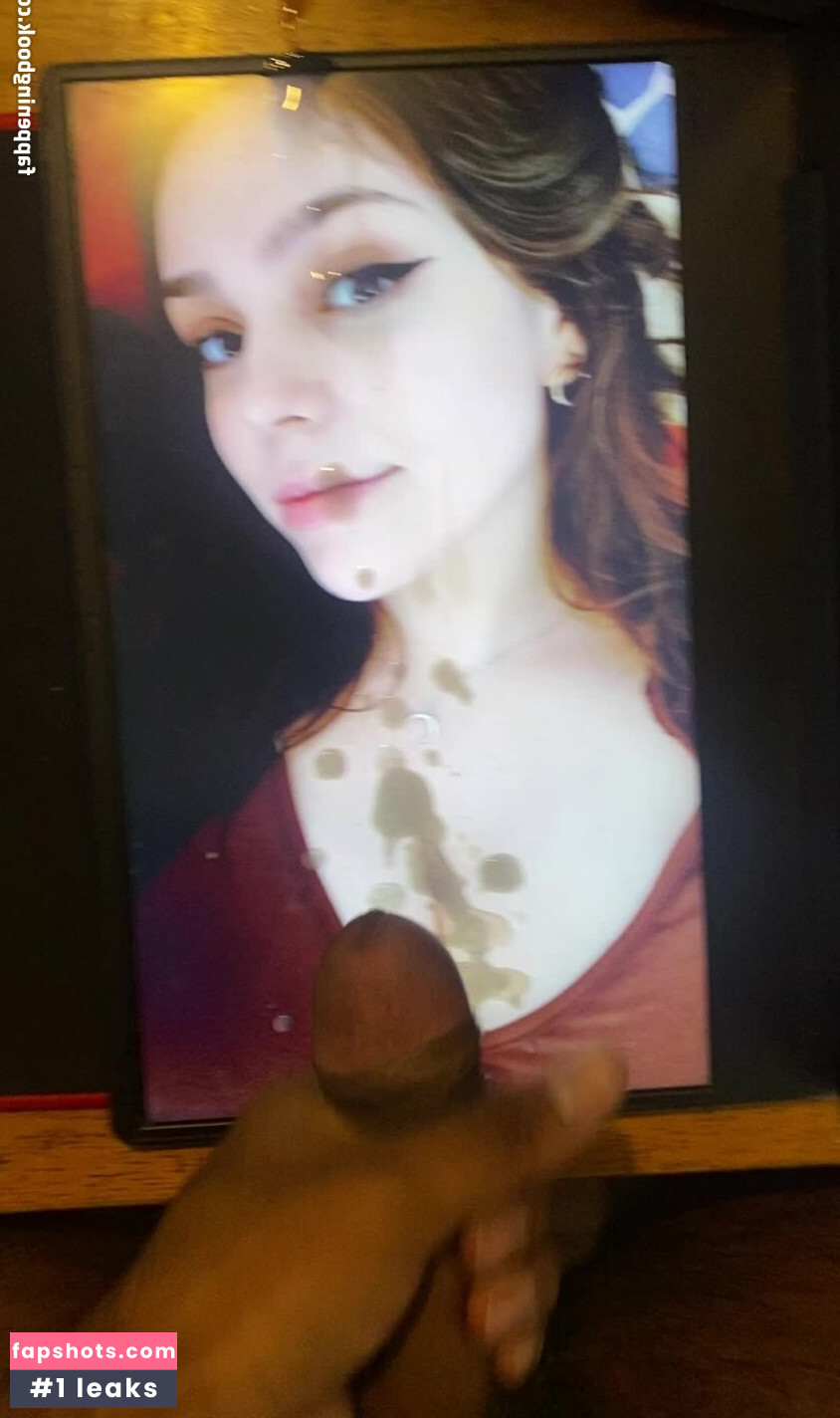 Sugussusana nude babe gallery