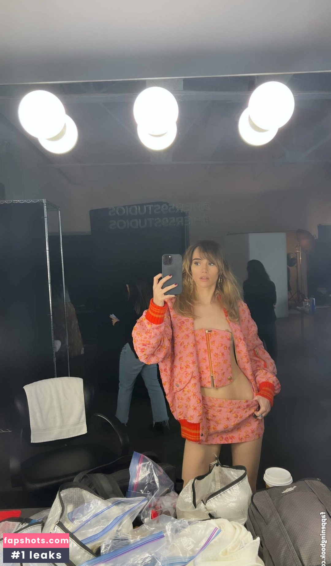 Suki Waterhouse gallery photo #156