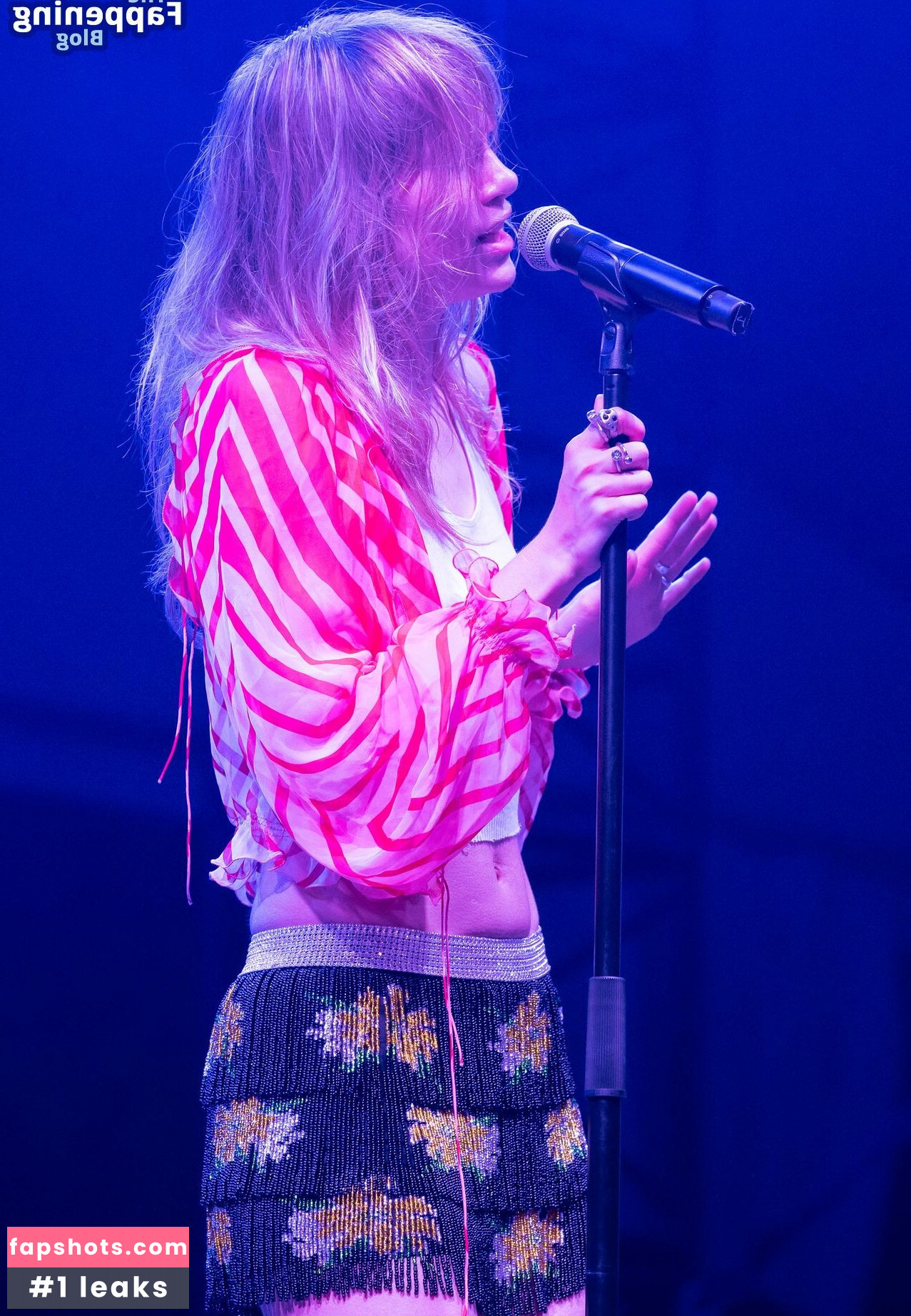 Suki Waterhouse gallery photo #169