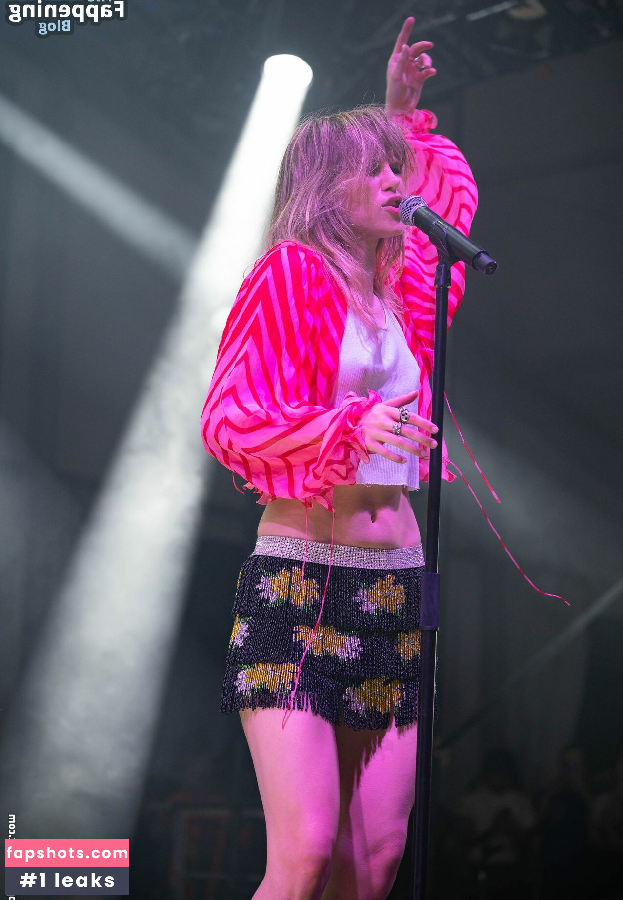 Suki Waterhouse gallery photo #170