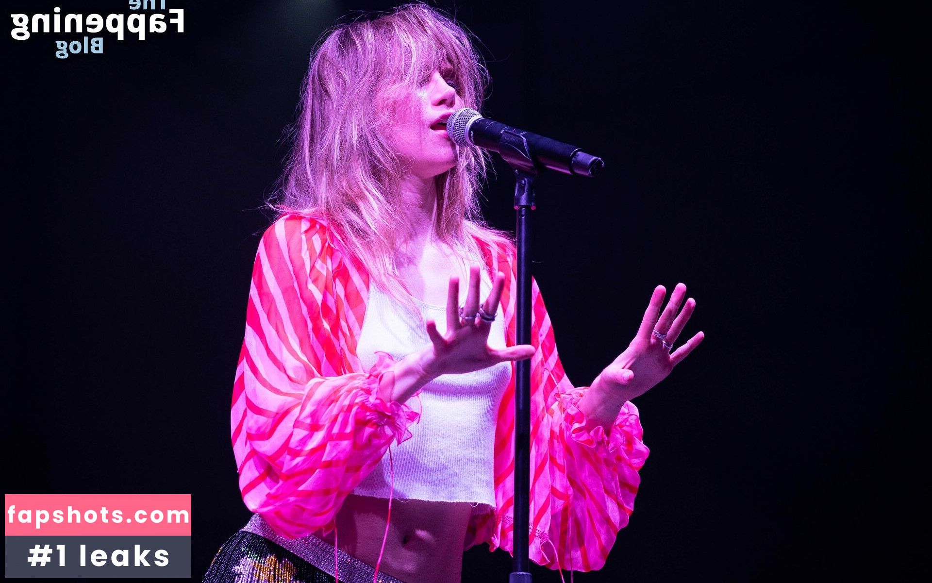 Suki Waterhouse gallery photo #173