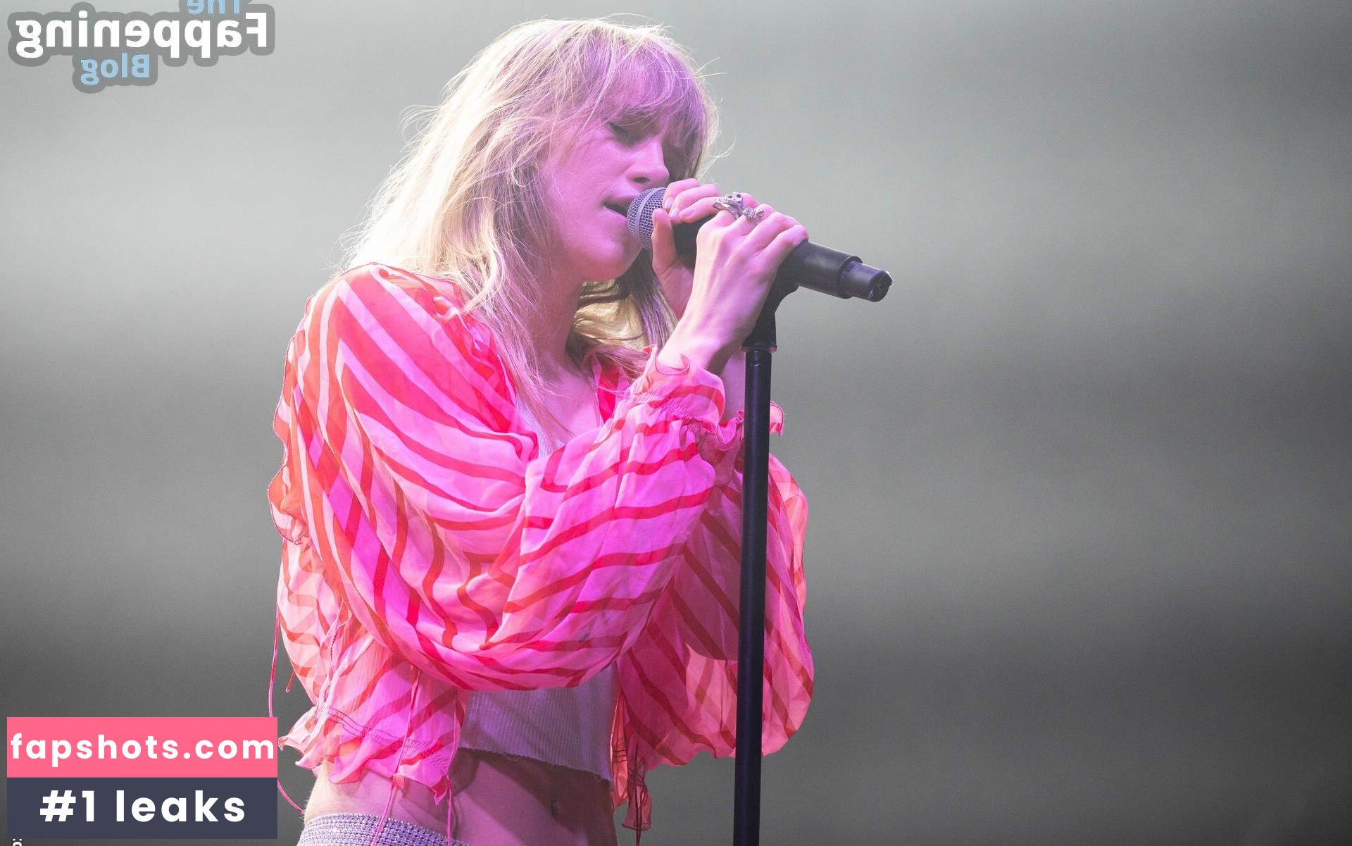 Suki Waterhouse gallery photo #175