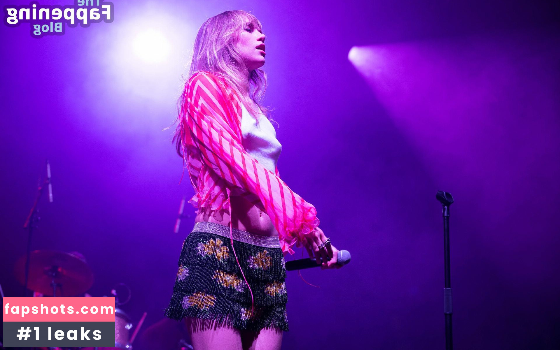 Suki Waterhouse gallery photo #176