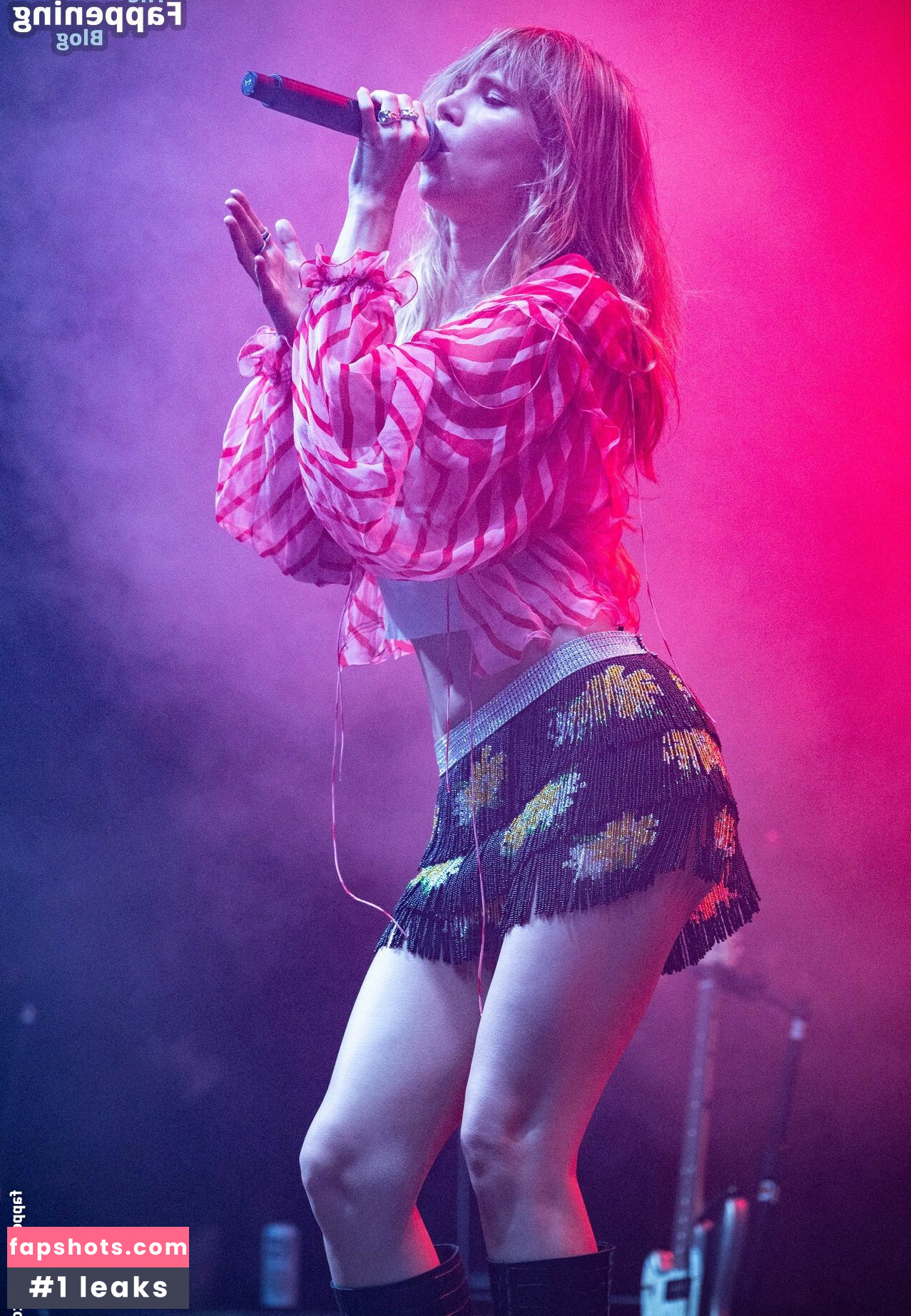 Suki Waterhouse gallery photo #181