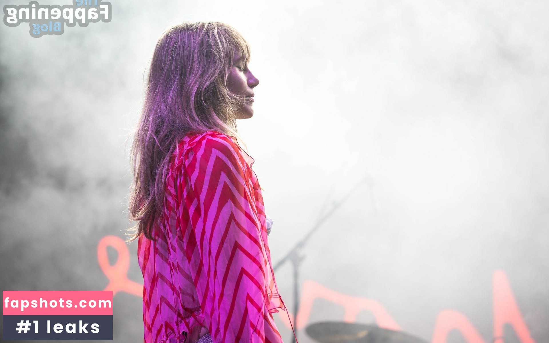 Suki Waterhouse gallery photo #183