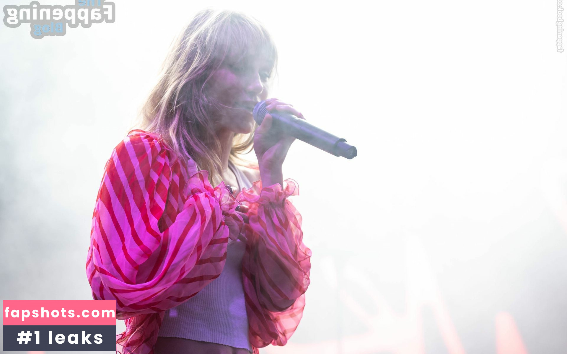 Suki Waterhouse gallery photo #184