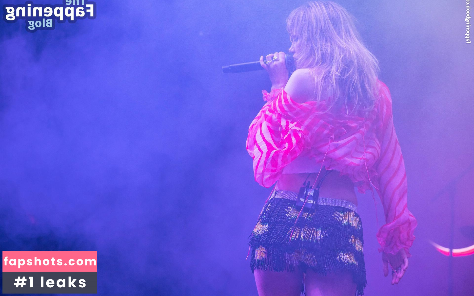 Suki Waterhouse gallery photo #189