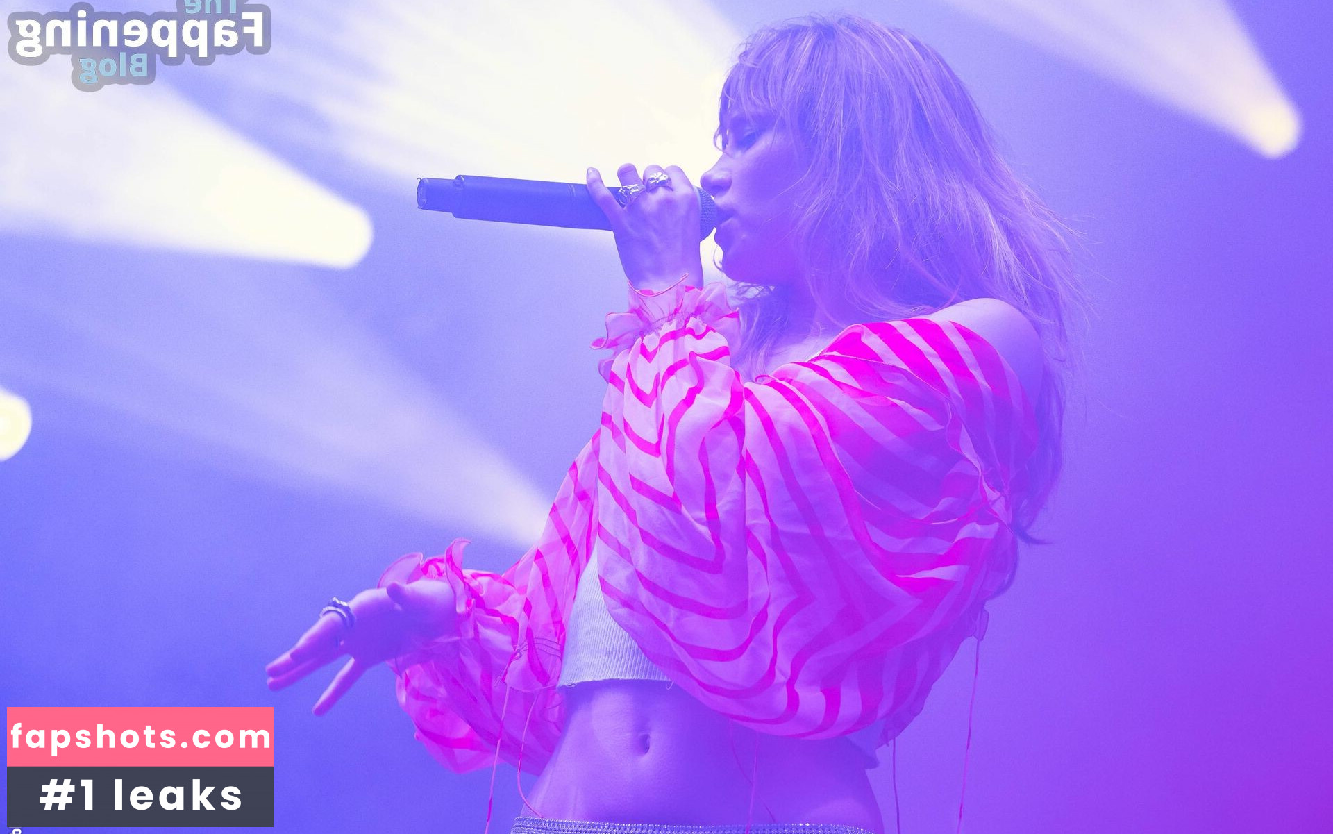 Suki Waterhouse gallery photo #190