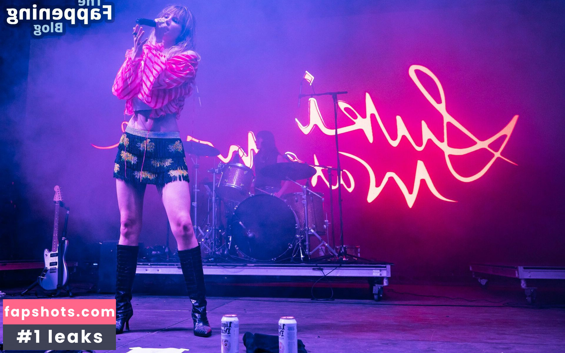 Suki Waterhouse gallery photo #194