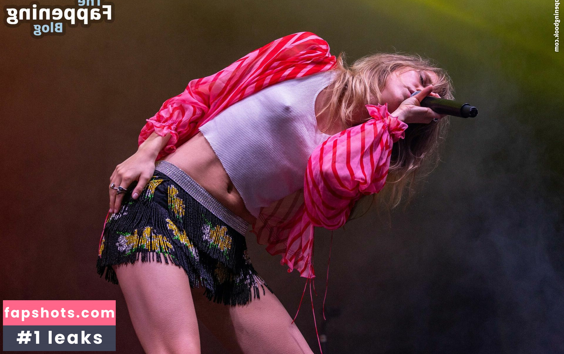 Suki Waterhouse gallery photo #195