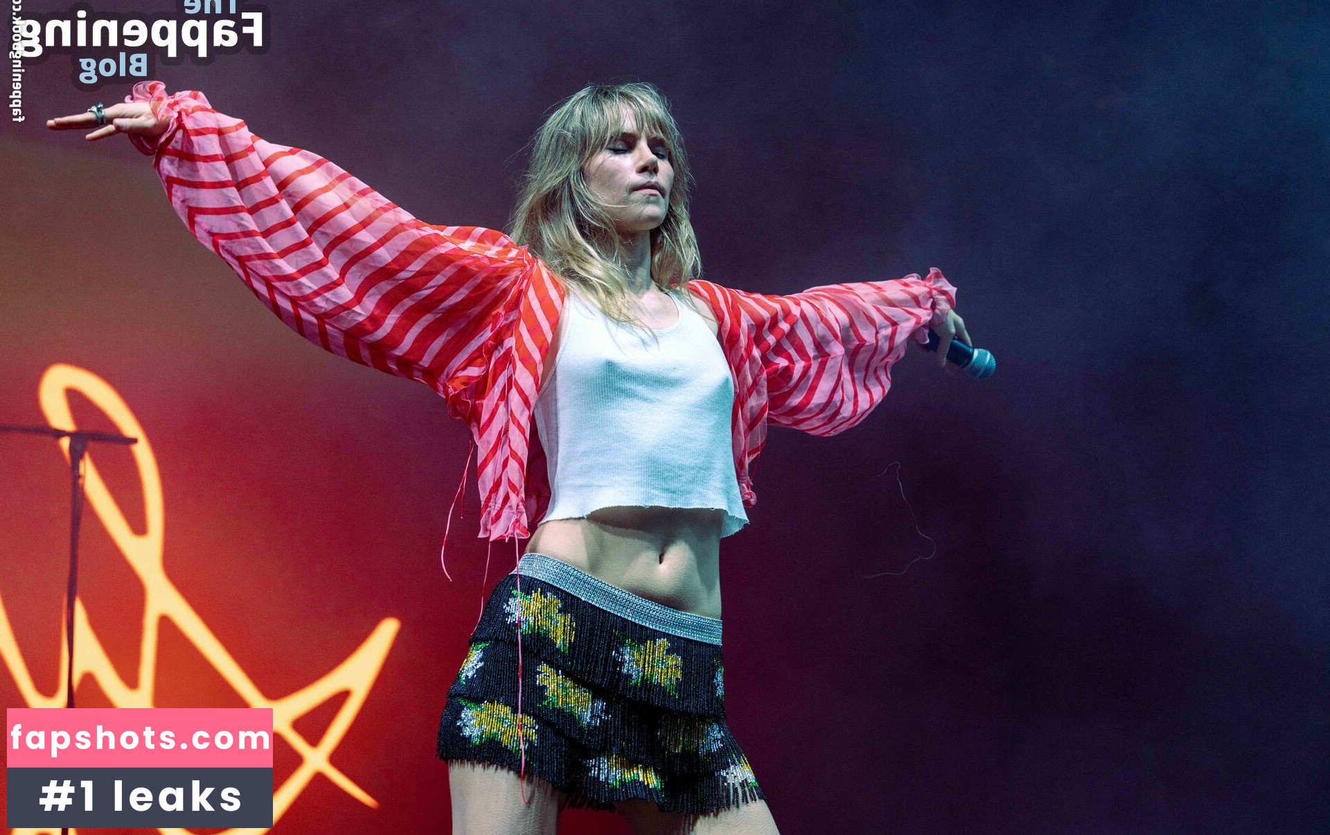 Suki Waterhouse gallery photo #197