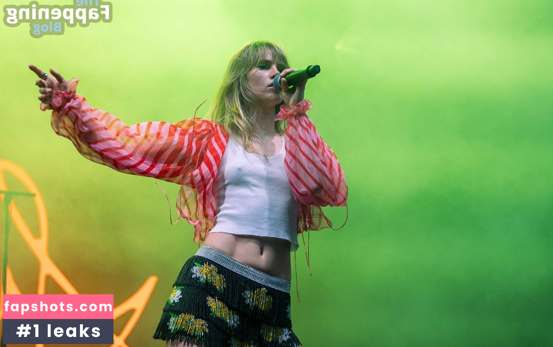 Suki Waterhouse gallery photo #198