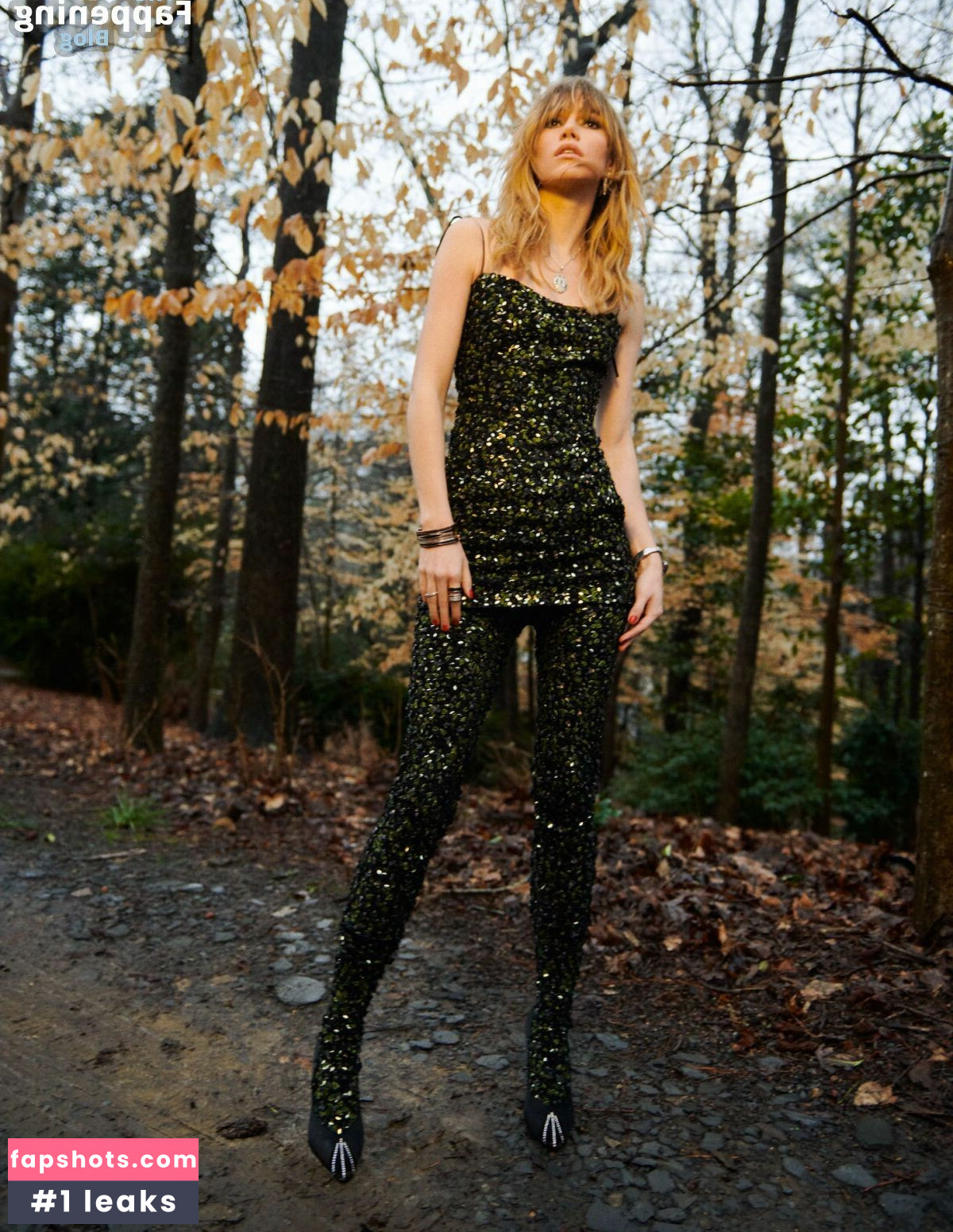 Suki Waterhouse gallery photo #202