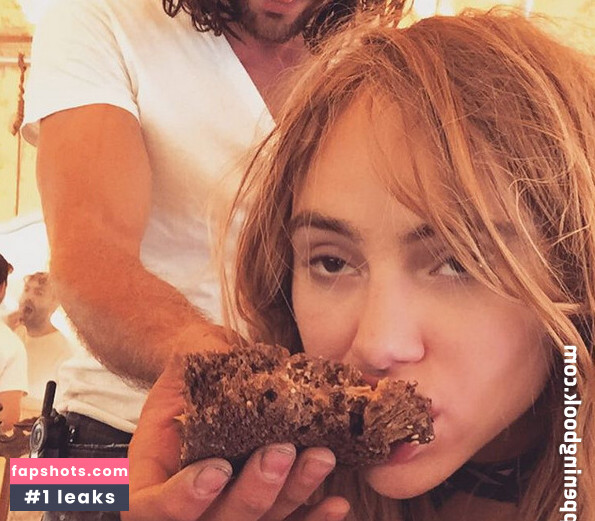 Suki Waterhouse gallery photo #219