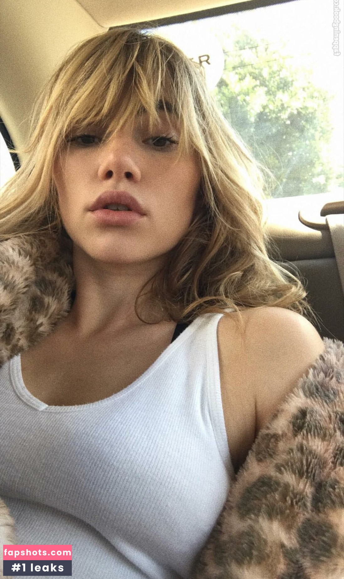 Suki Waterhouse gallery photo #228