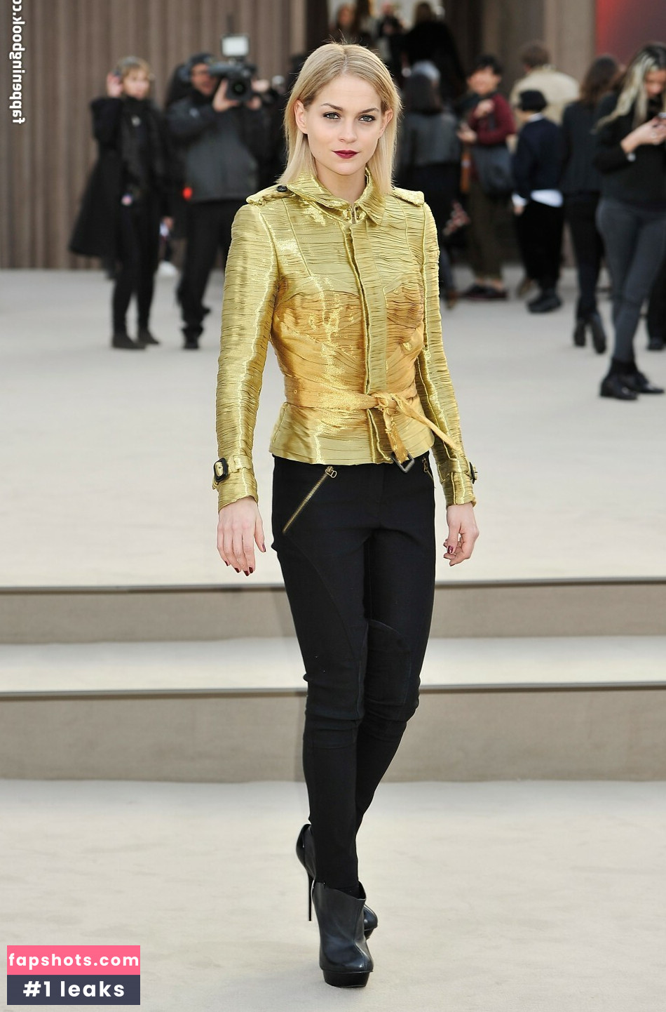 Suki Waterhouse gallery photo #234