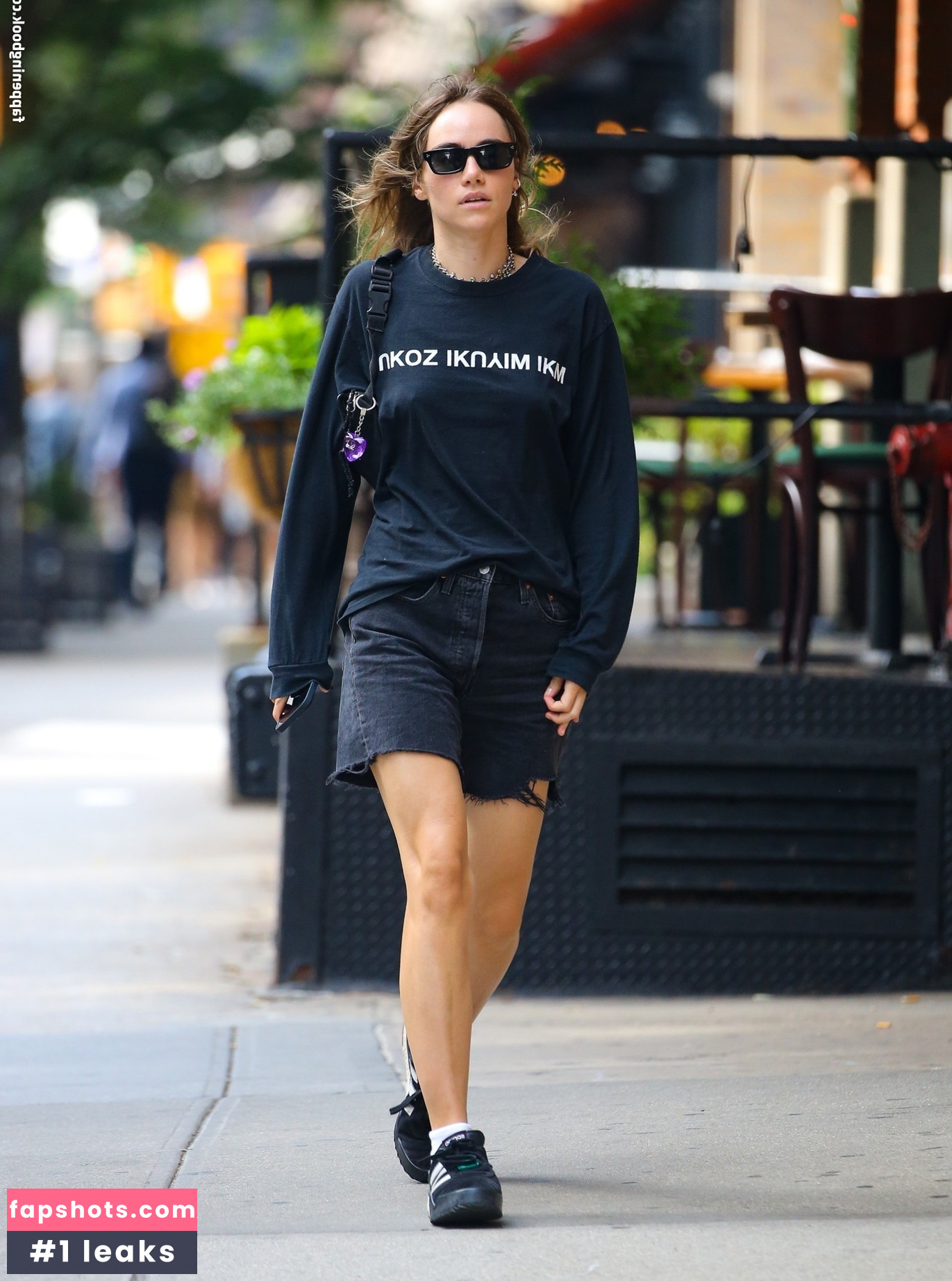 Suki Waterhouse gallery photo #241