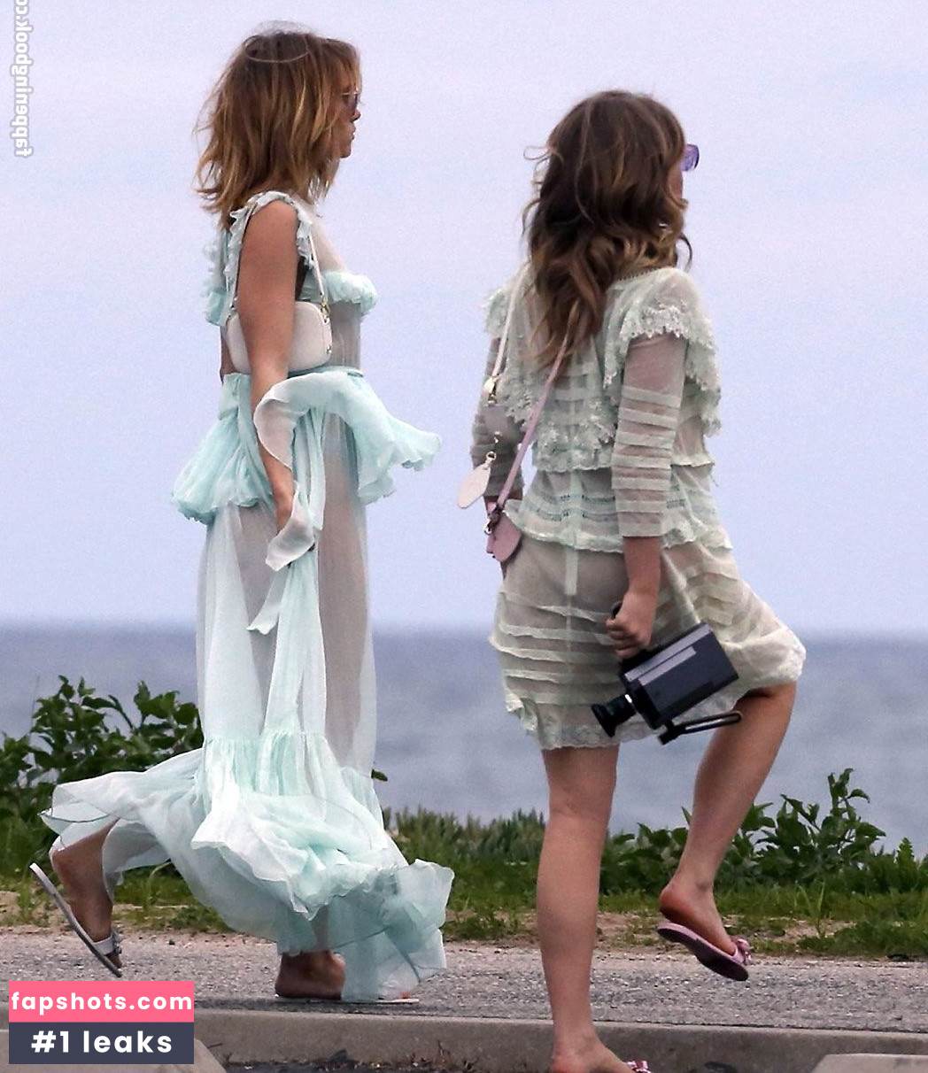 Suki Waterhouse gallery photo #283