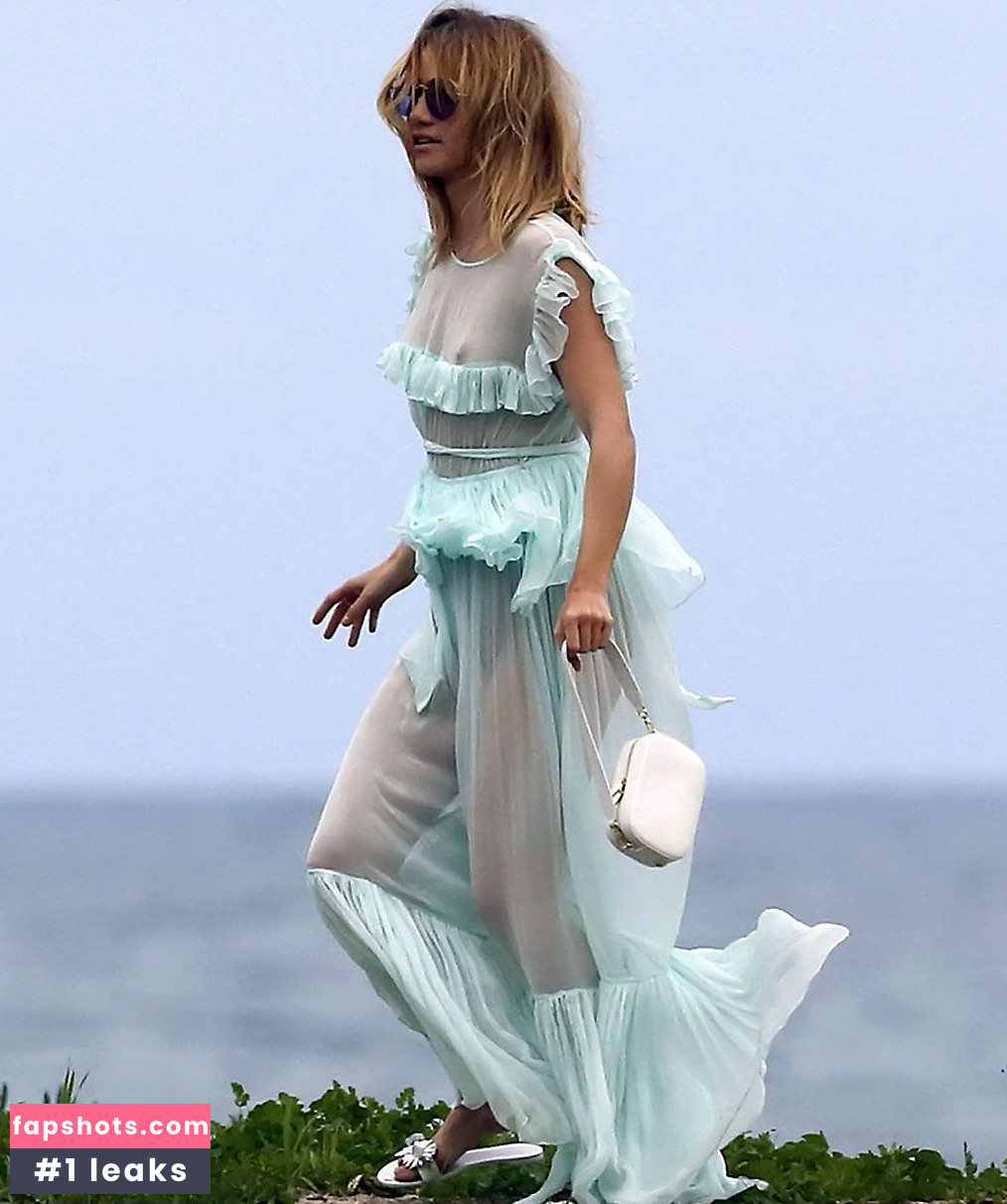 Suki Waterhouse gallery photo #286