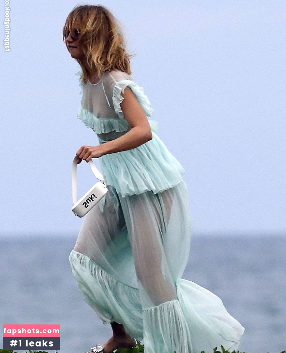 Suki Waterhouse gallery photo #287