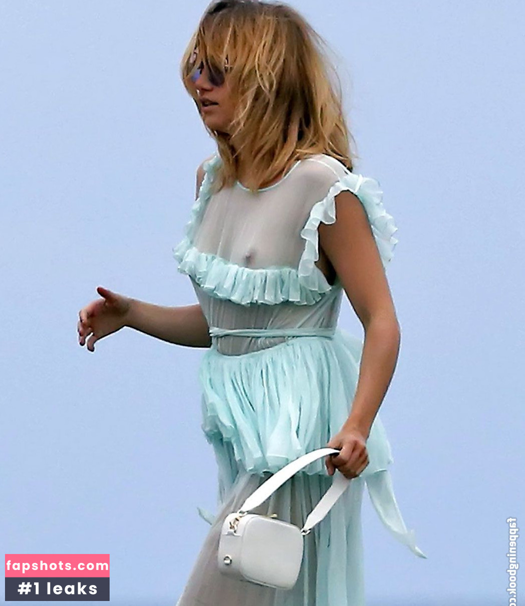 Suki Waterhouse gallery photo #288