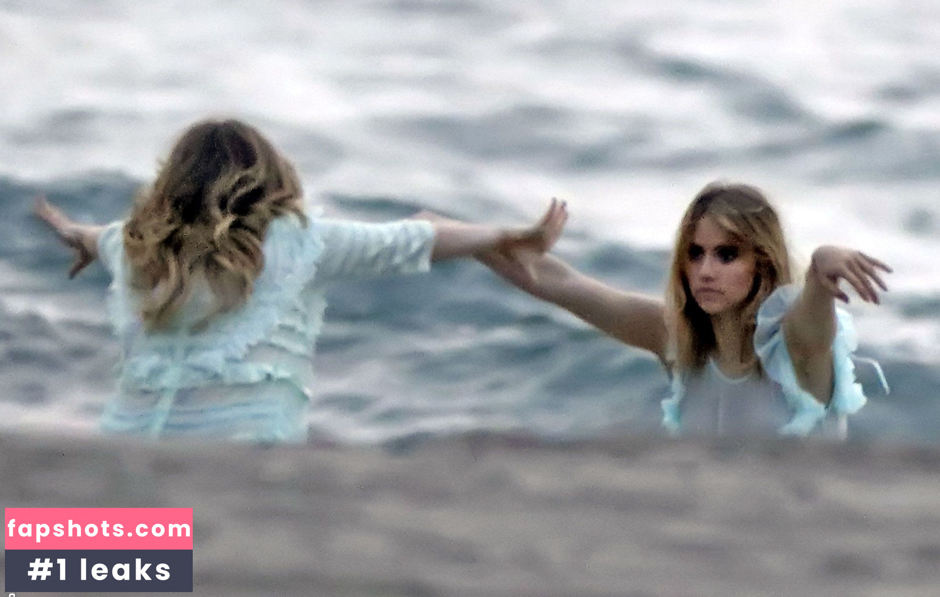 Suki Waterhouse gallery photo #289