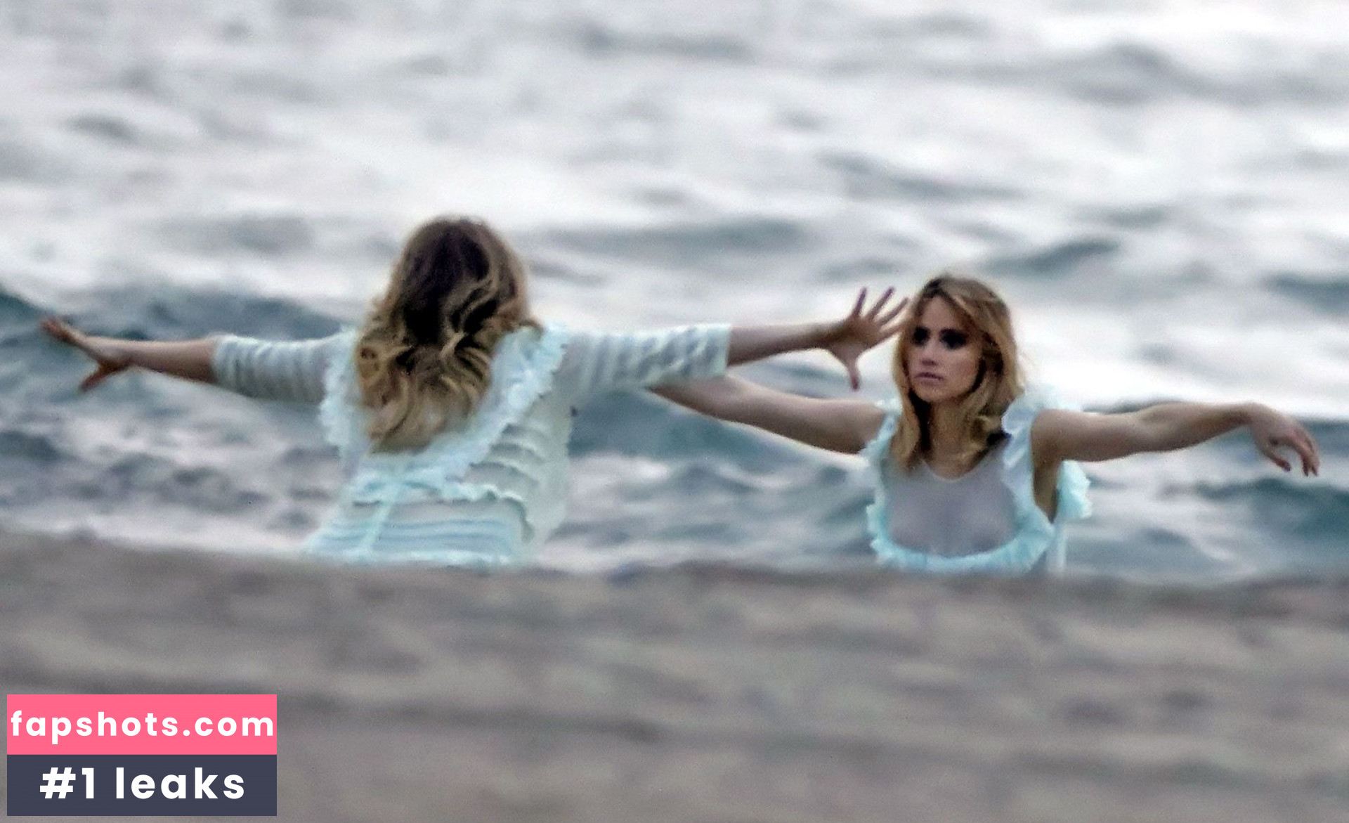 Suki Waterhouse gallery photo #292