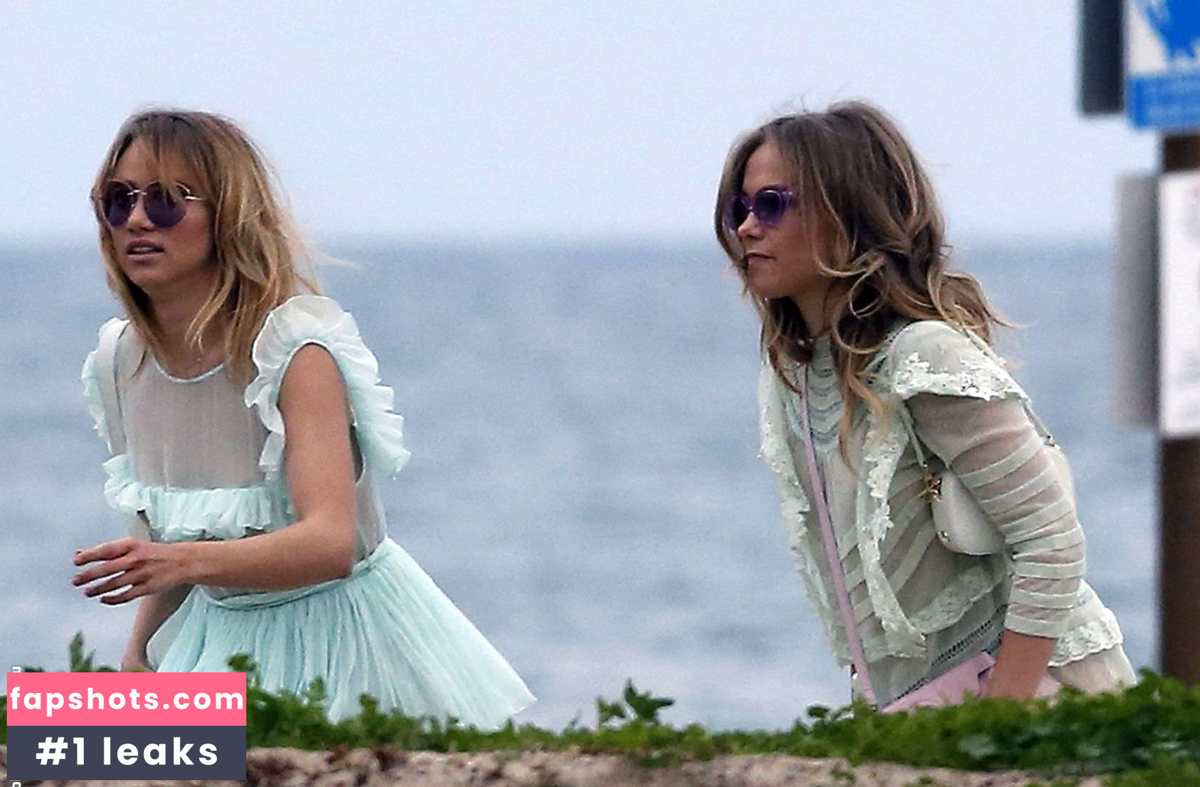 Suki Waterhouse gallery photo #294