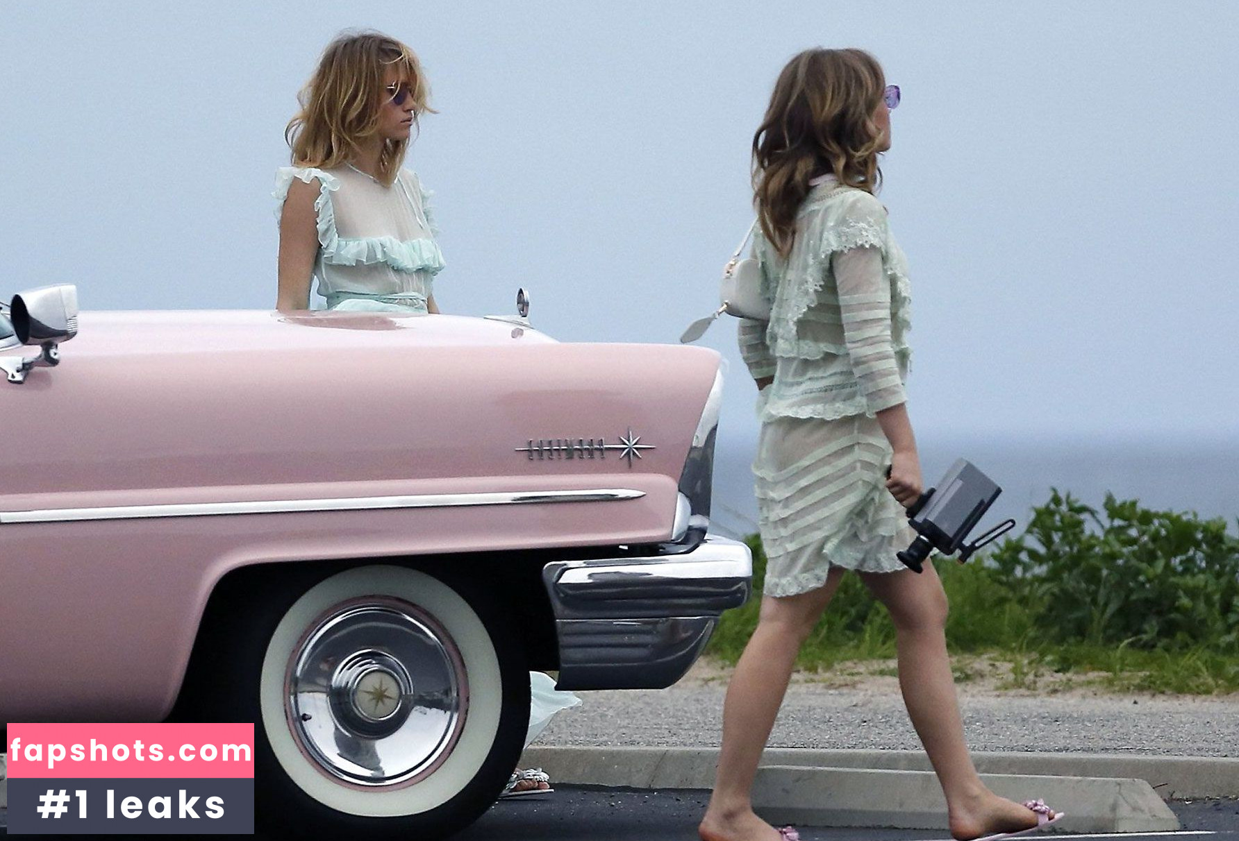 Suki Waterhouse gallery photo #298