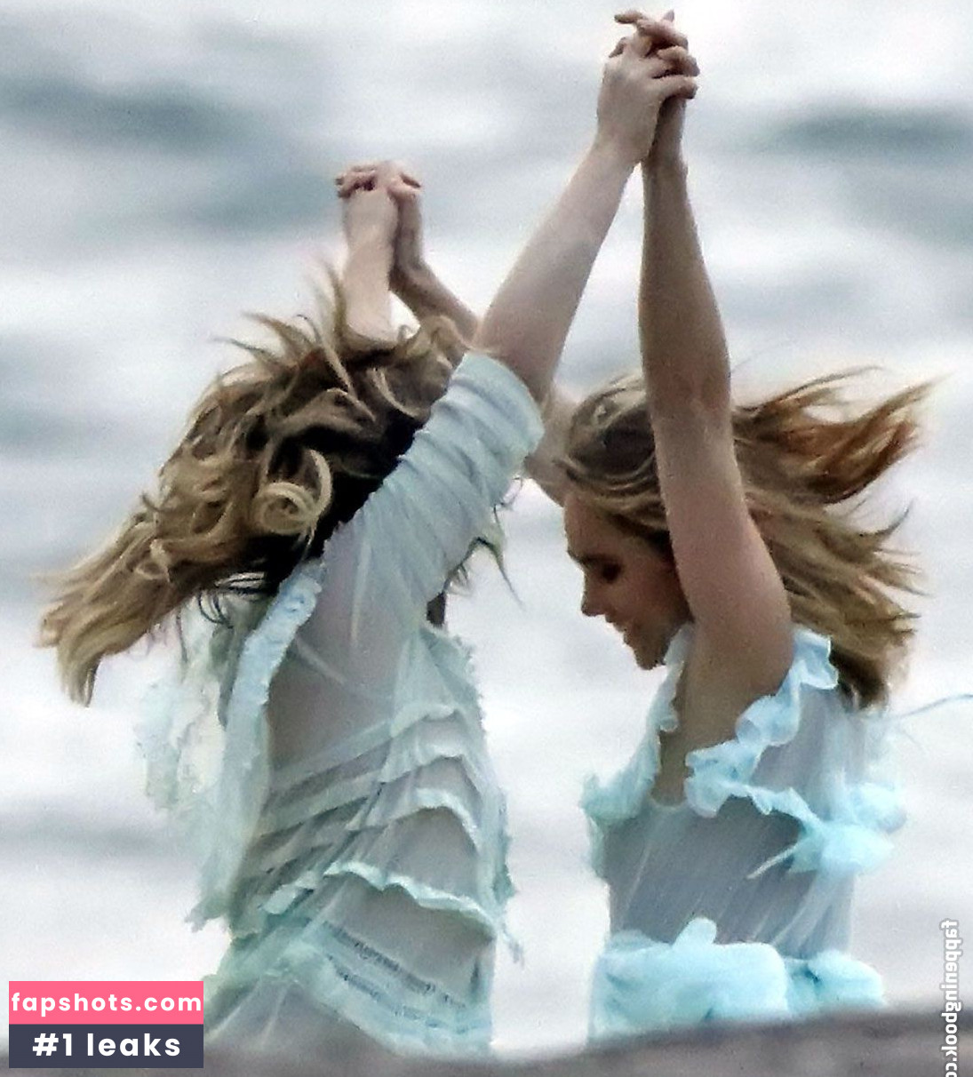 Suki Waterhouse gallery photo #299