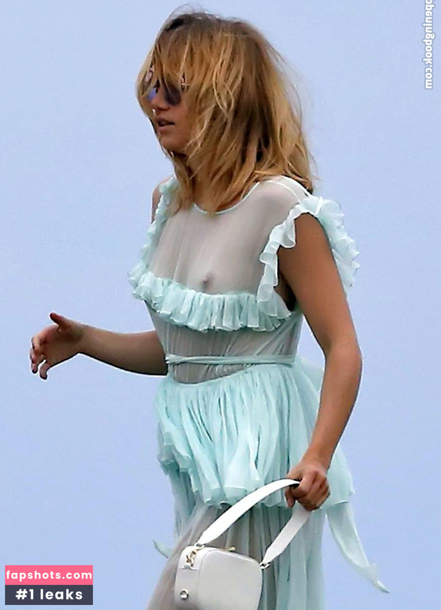 Suki Waterhouse gallery photo #302