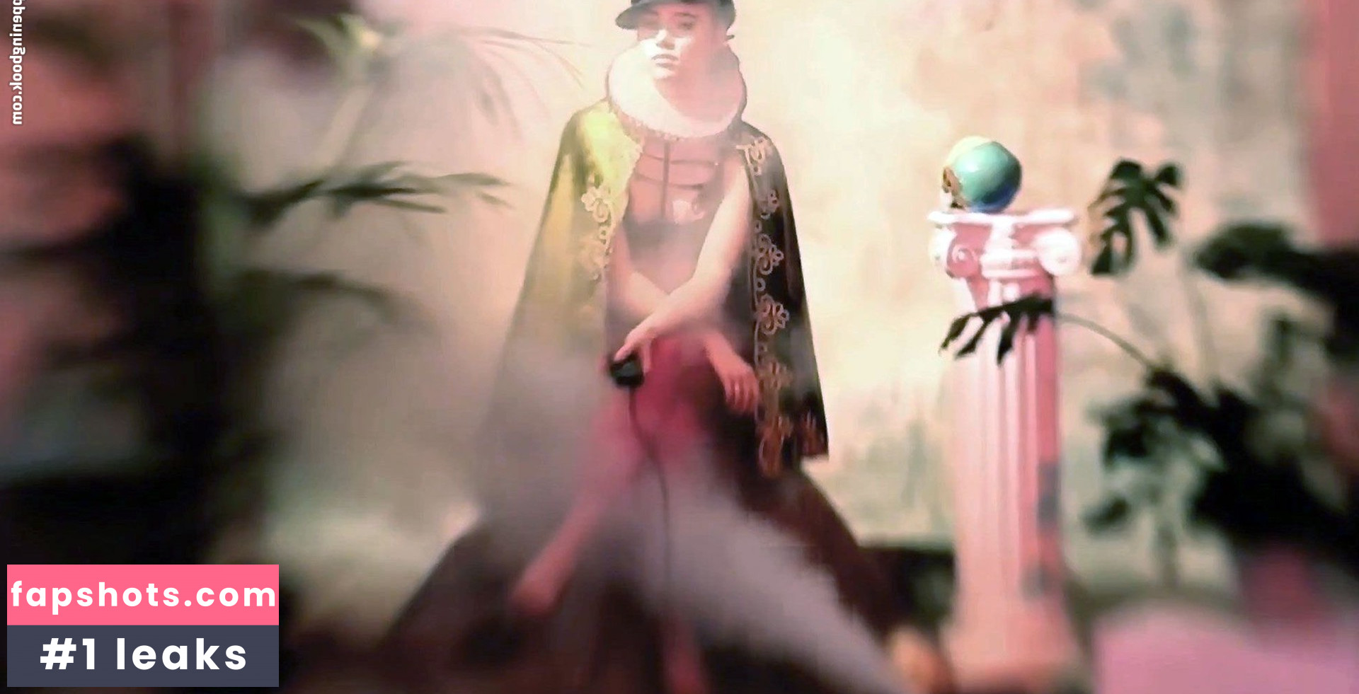 Suki Waterhouse gallery photo #310