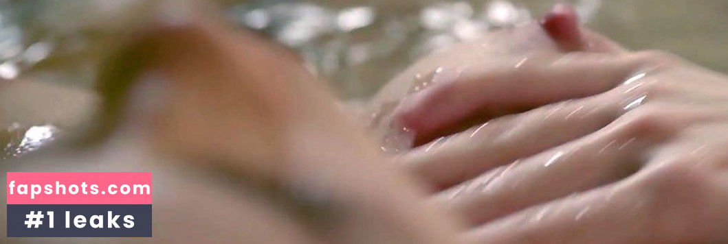 Suki Waterhouse gallery photo #337