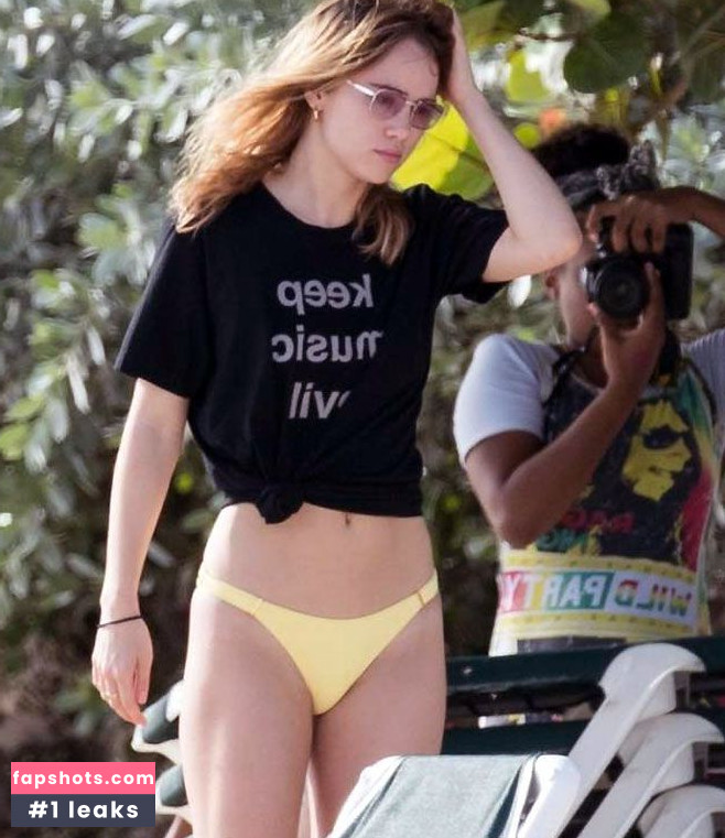 Suki Waterhouse gallery photo #347