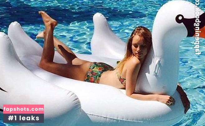 Suki Waterhouse gallery photo #375