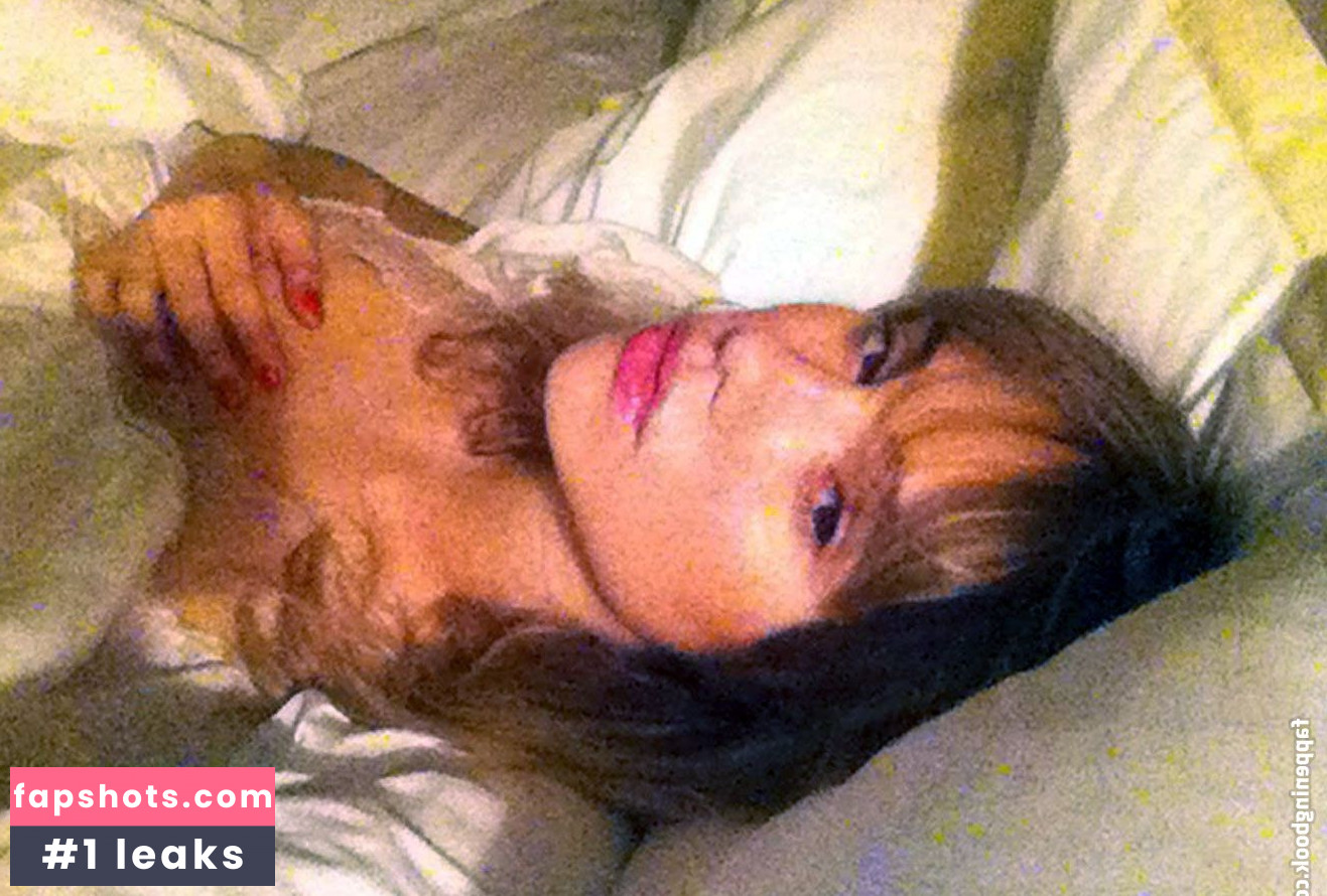 Suki Waterhouse gallery photo #380