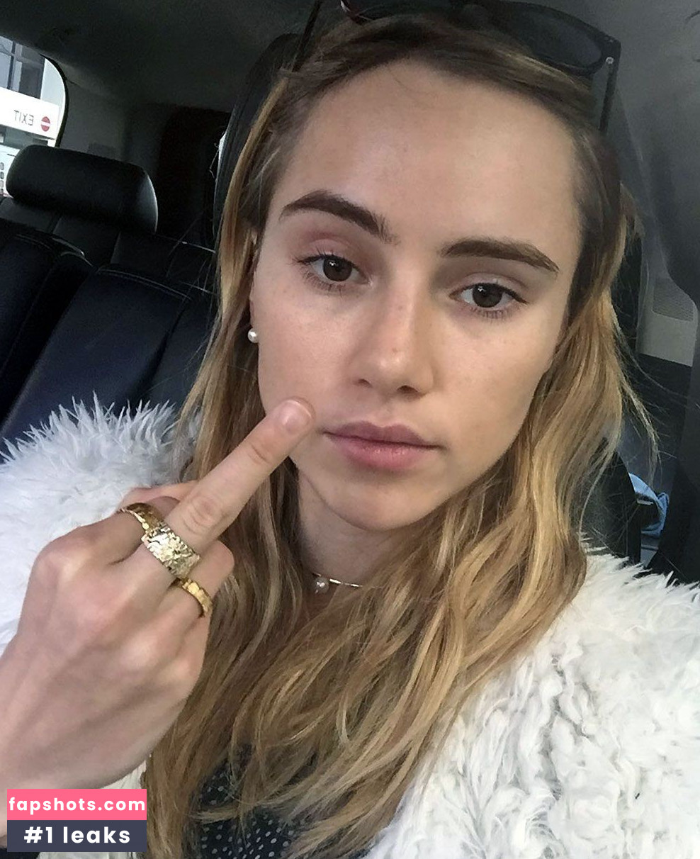 Suki Waterhouse gallery photo #395