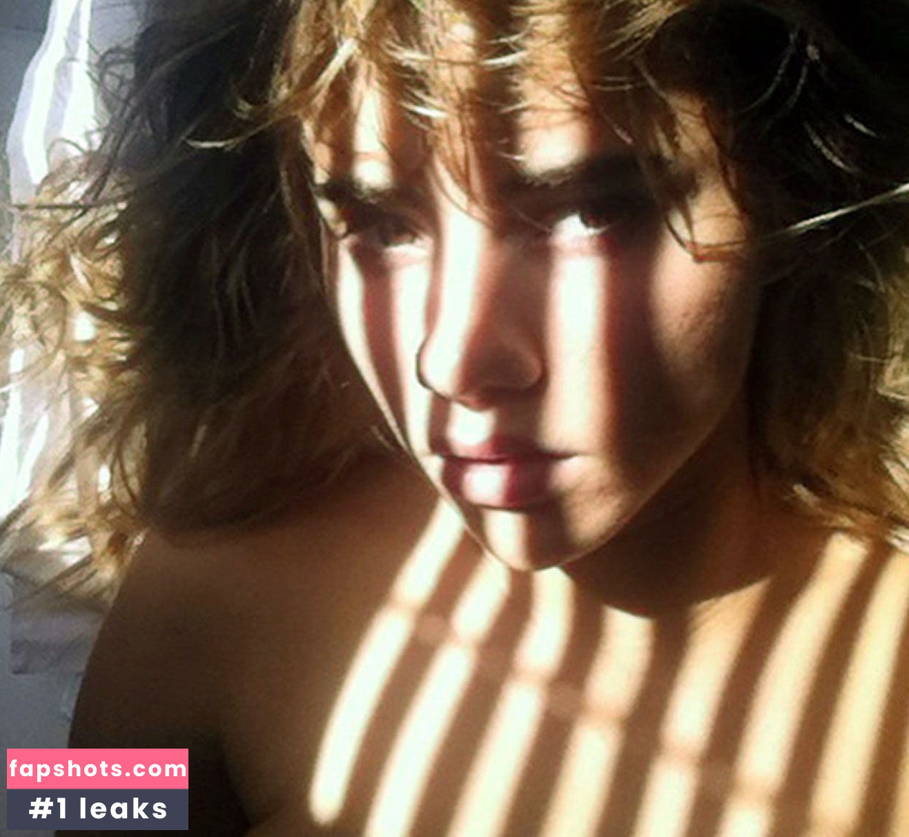 Suki Waterhouse gallery photo #398
