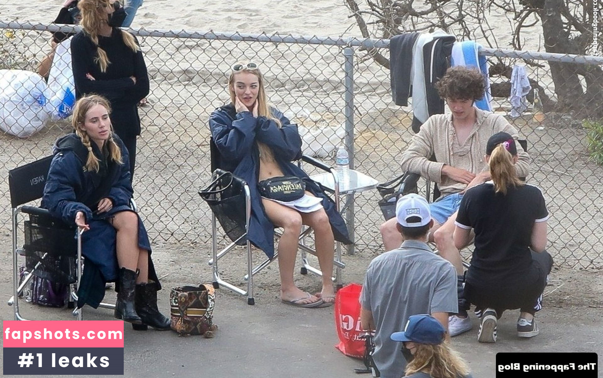 Suki Waterhouse gallery photo #442