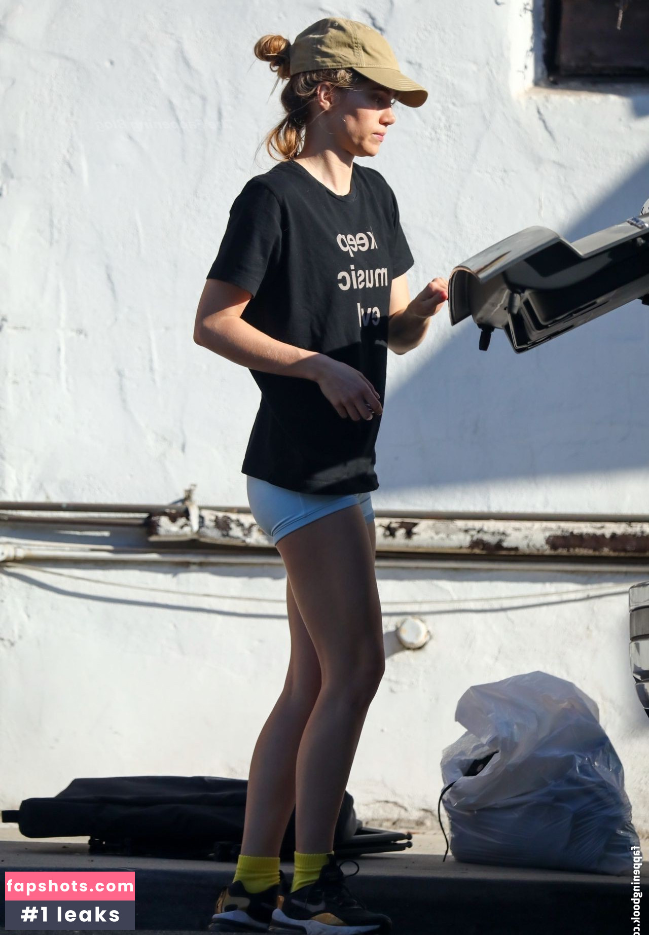 Suki Waterhouse Nahé úniky fotek pouze od fanoušků #511 - Fapshots