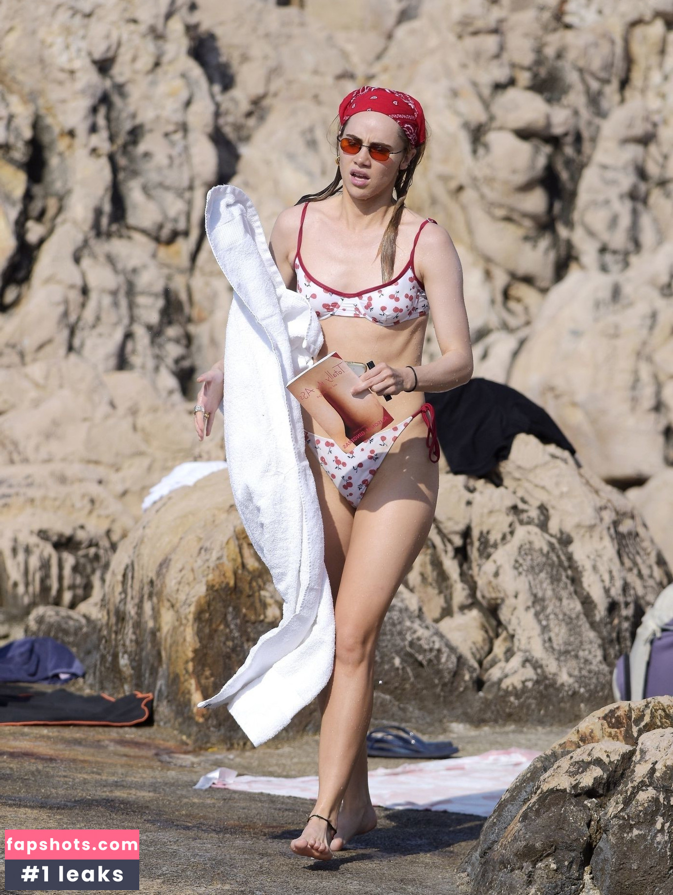 Suki Waterhouse gallery photo #555